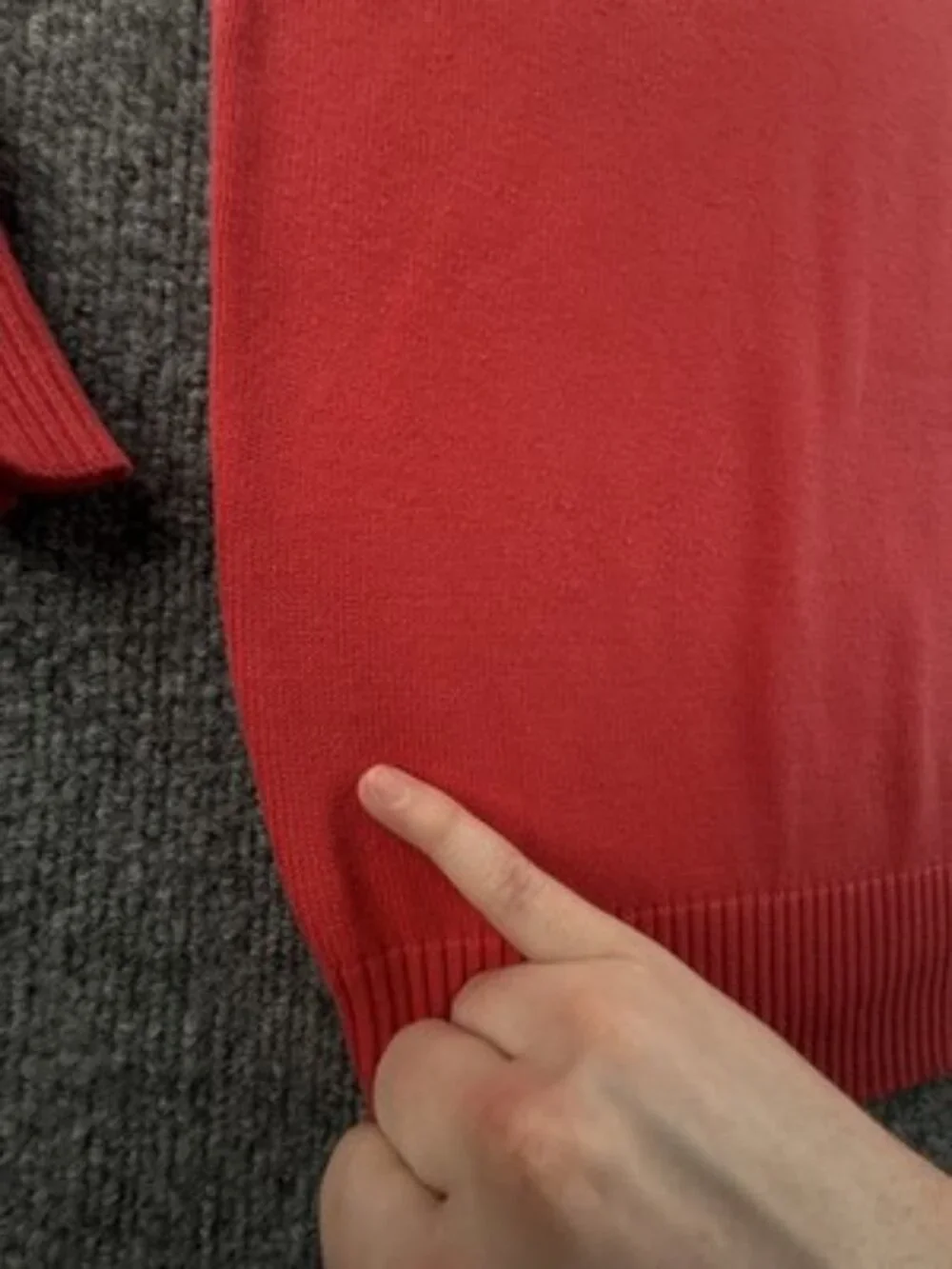 Burberry London Crew Neck Logo Pullover 8 Red Knit Solid Long Sleeve Mens Adult